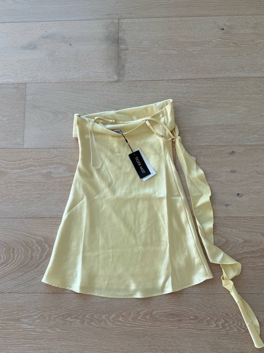 Tiger Mist Rainey Mini Dress Yellow Satin One-Shoulder Tie Mini Dress size xs - Picture 2 of 3